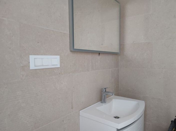 Image No.10-6 Bed Property for sale