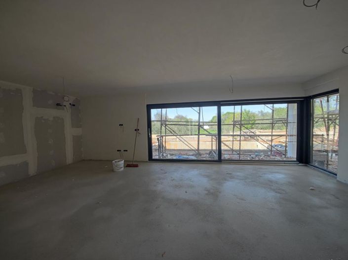 Image No.3-6 Bed Property for sale