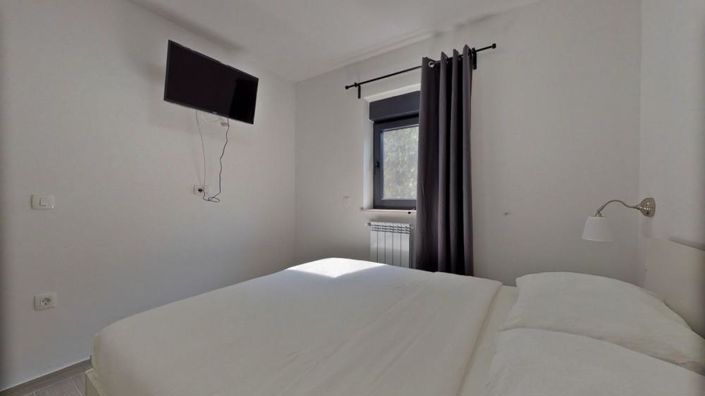 Image No.12-10 Bed Property for sale