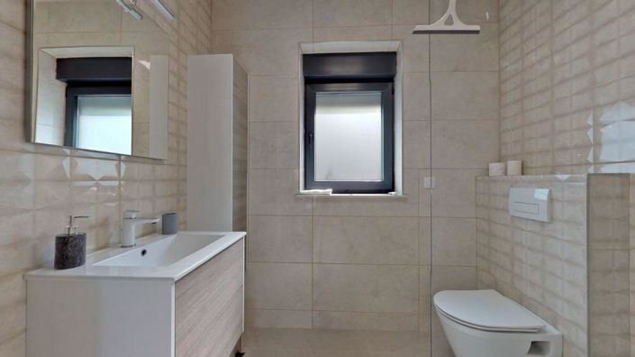 Image No.13-10 Bed Property for sale