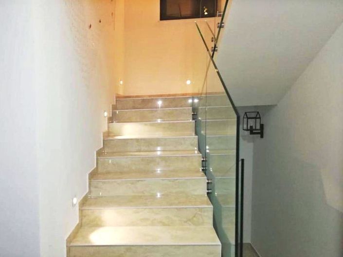 Image No.14-10 Bed Property for sale