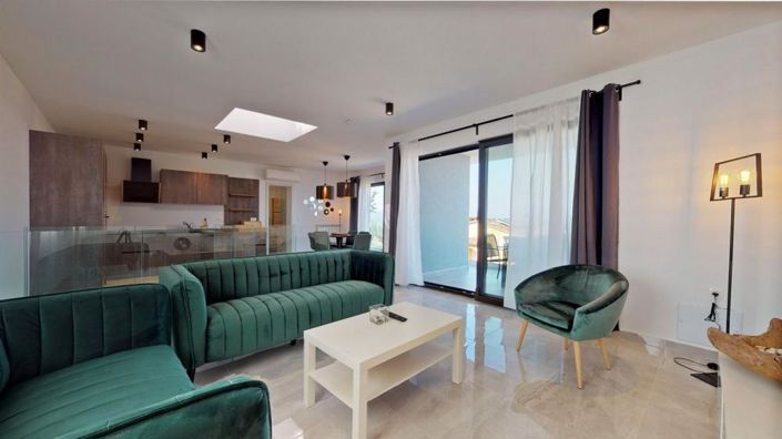 Image No.18-10 Bed Property for sale