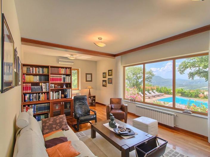 Image No.10-4 Bed Property for sale