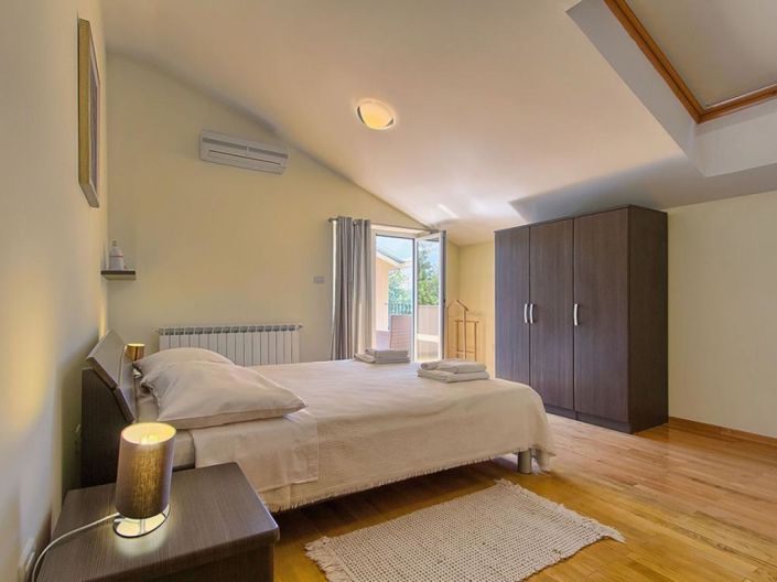 Image No.18-4 Bed Property for sale