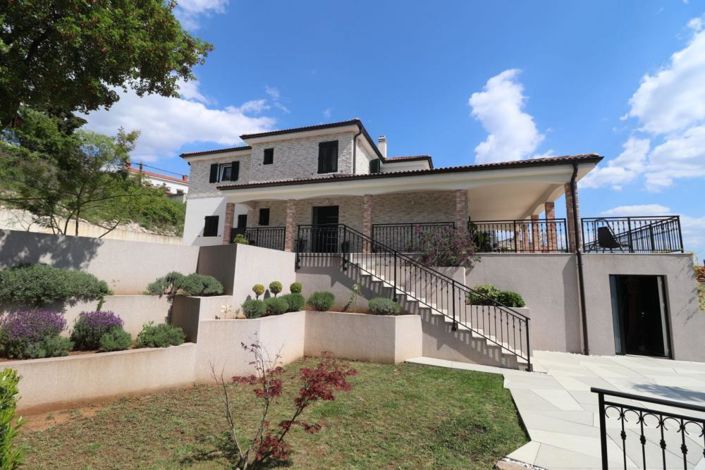 Image No.1-4 Bed Property for sale
