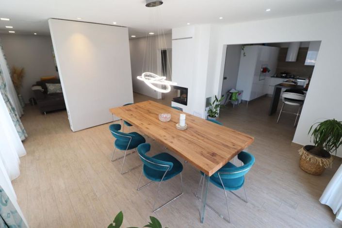 Image No.10-4 Bed Property for sale