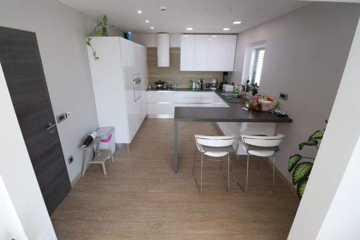 Image No.11-4 Bed Property for sale