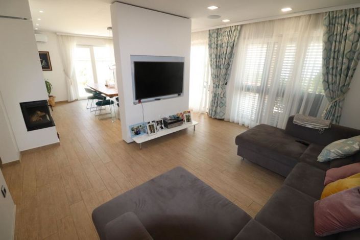 Image No.13-4 Bed Property for sale