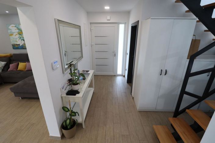 Image No.15-4 Bed Property for sale