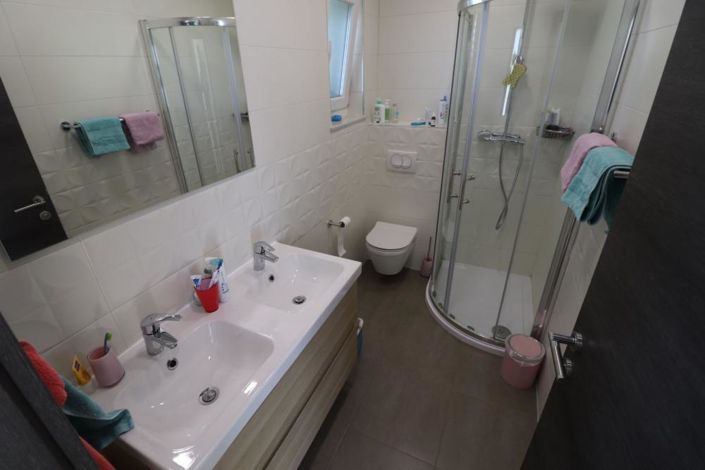 Image No.19-4 Bed Property for sale