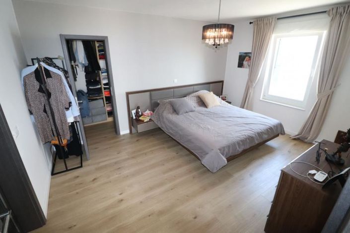 Image No.22-4 Bed Property for sale