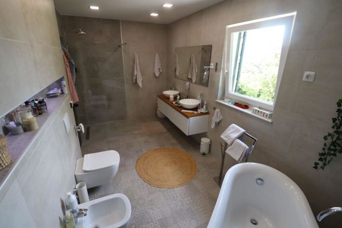 Image No.24-4 Bed Property for sale