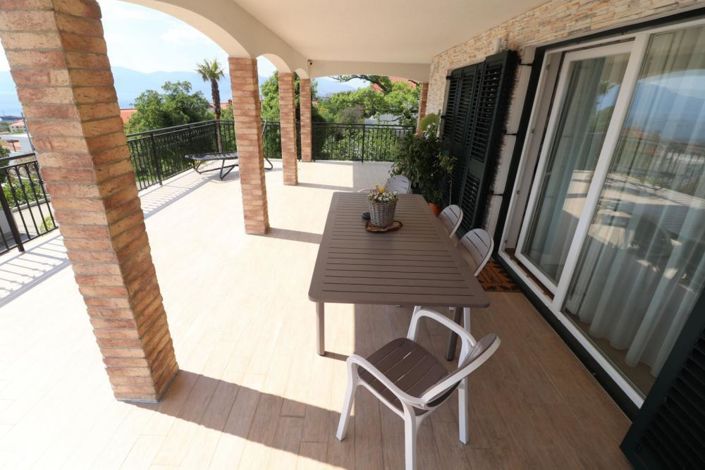 Image No.25-4 Bed Property for sale