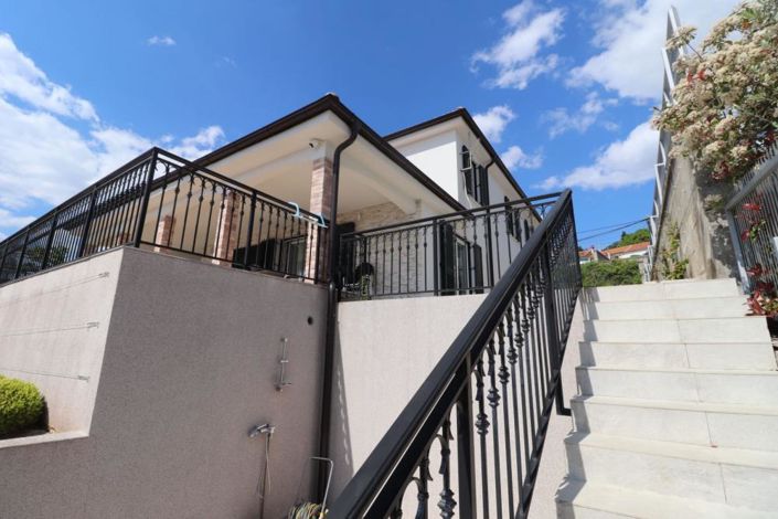 Image No.5-4 Bed Property for sale