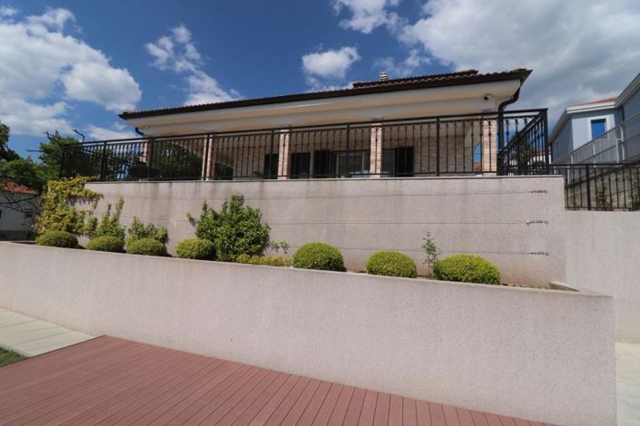 Image No.6-4 Bed Property for sale