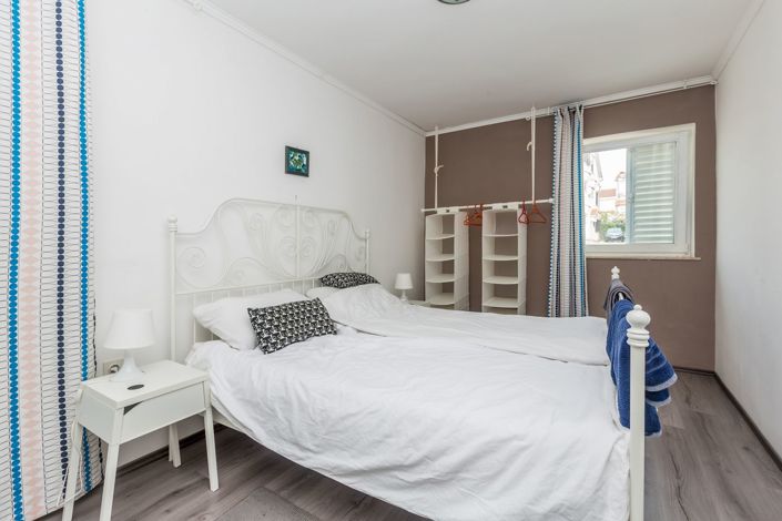 Image No.18-12 Bed Property for sale