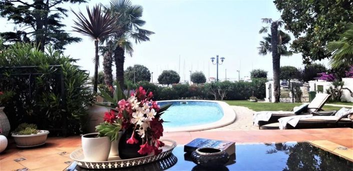 Image No.15-8 Bed Property for sale