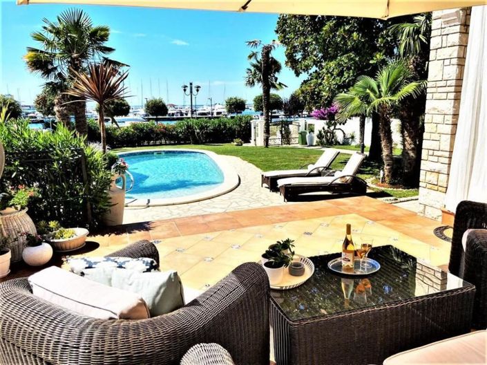 Image No.23-8 Bed Property for sale