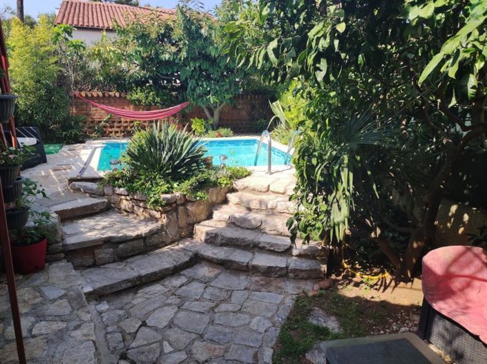 Image No.1-4 Bed Property for sale