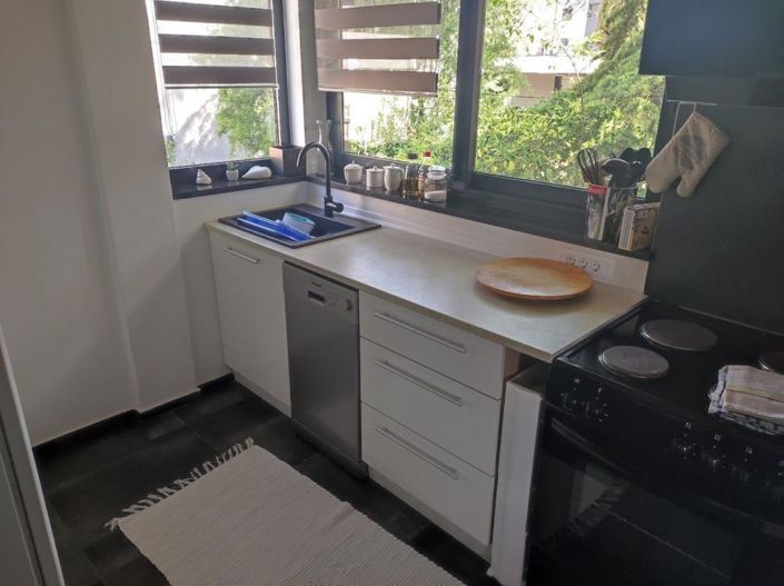 Image No.12-4 Bed Property for sale