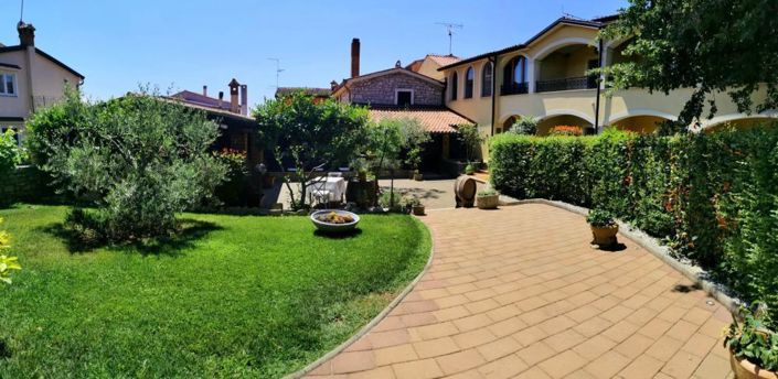 Image No.1-12 Bed Property for sale