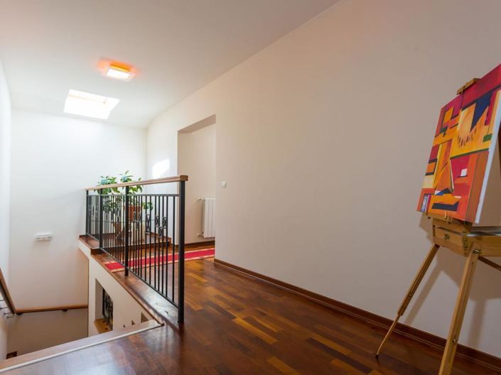 Image No.21-12 Bed Property for sale