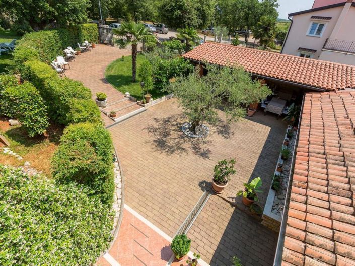 Image No.5-12 Bed Property for sale