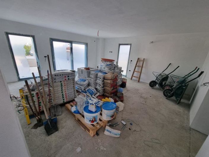 Image No.4-4 Bed Property for sale