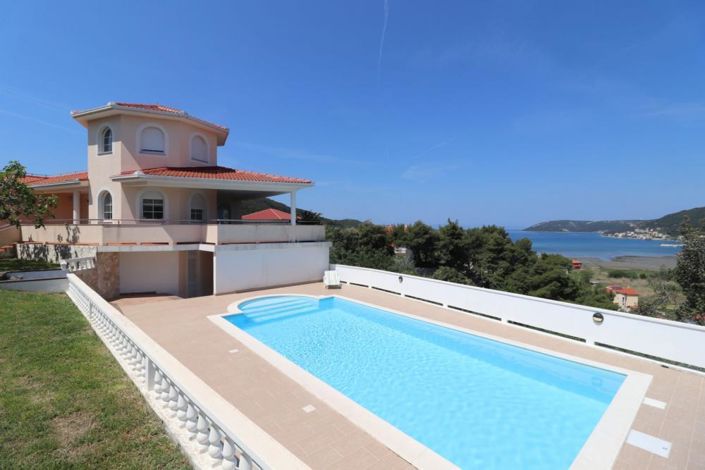 Image No.1-5 Bed Property for sale