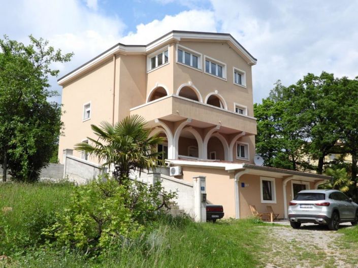 Image No.1-8 Bed Property for sale
