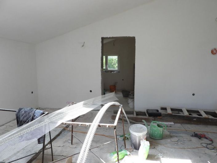 Image No.18-8 Bed Property for sale