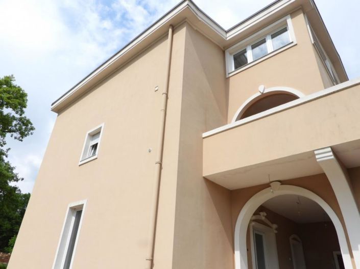 Image No.6-8 Bed Property for sale