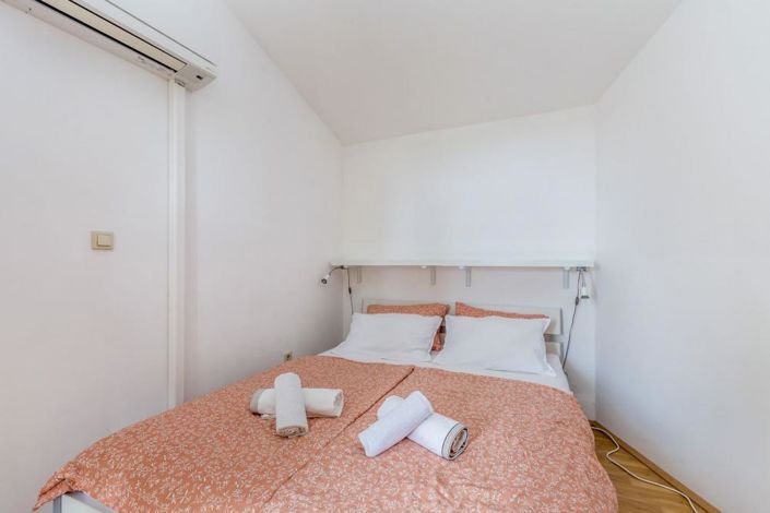 Image No.14-6 Bed Property for sale