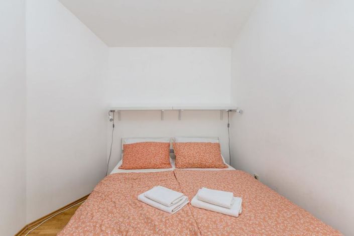 Image No.18-6 Bed Property for sale