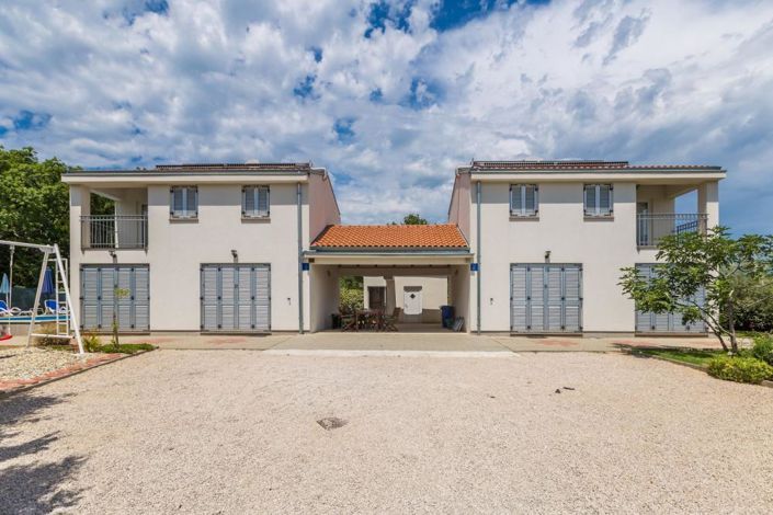 Image No.2-6 Bed Property for sale