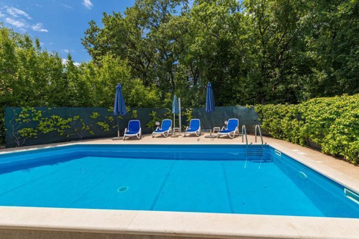 Image No.6-6 Bed Property for sale