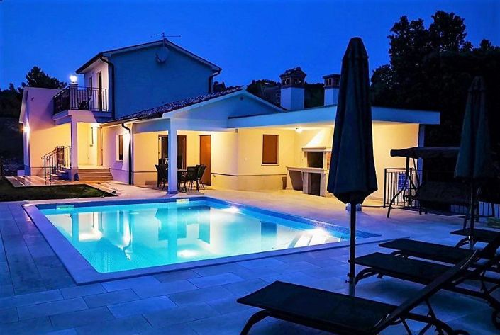 Image No.1-4 Bed Property for sale