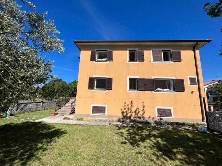 Image No.1-6 Bed Property for sale