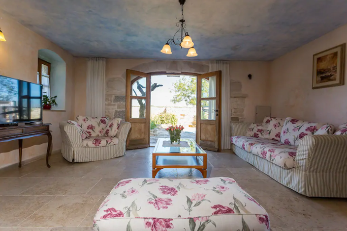 Image No.9-5 Bed Property for sale