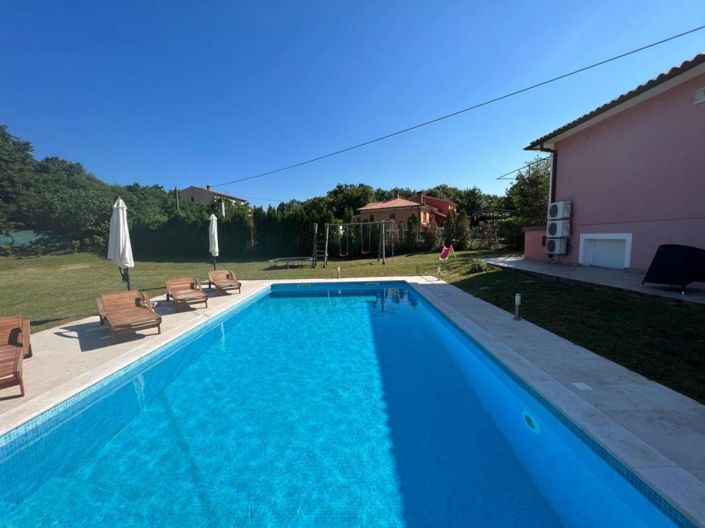 Image No.1-6 Bed Property for sale