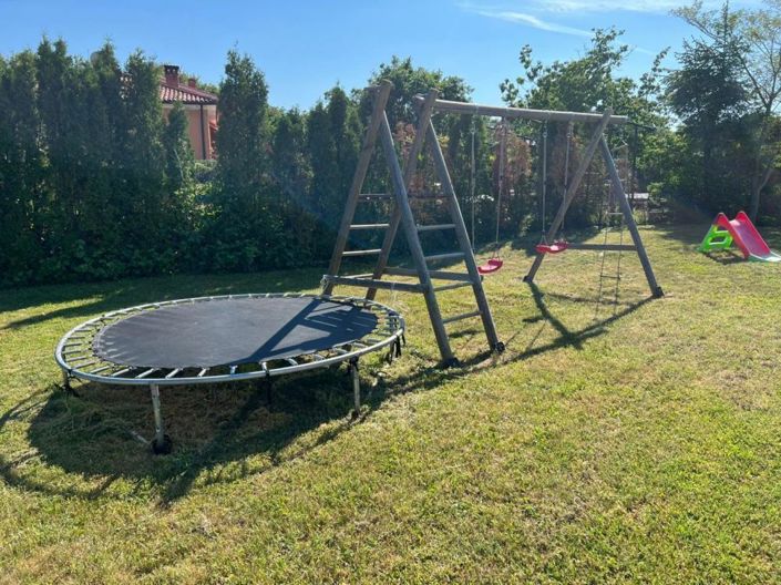 Image No.19-6 Bed Property for sale