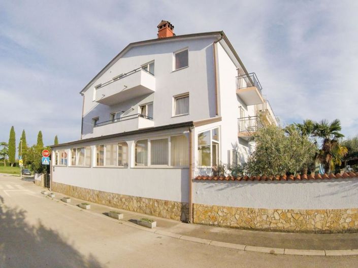 Image No.1-8 Bed Property for sale