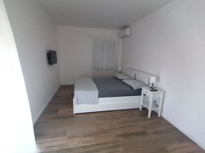 Image No.17-8 Bed Property for sale