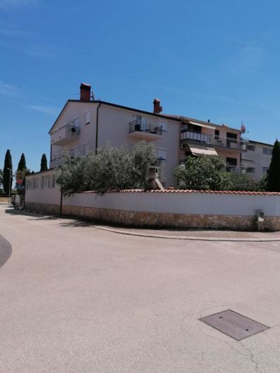 Image No.2-8 Bed Property for sale