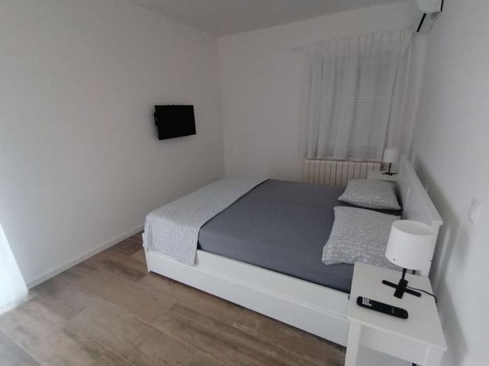 Image No.22-8 Bed Property for sale