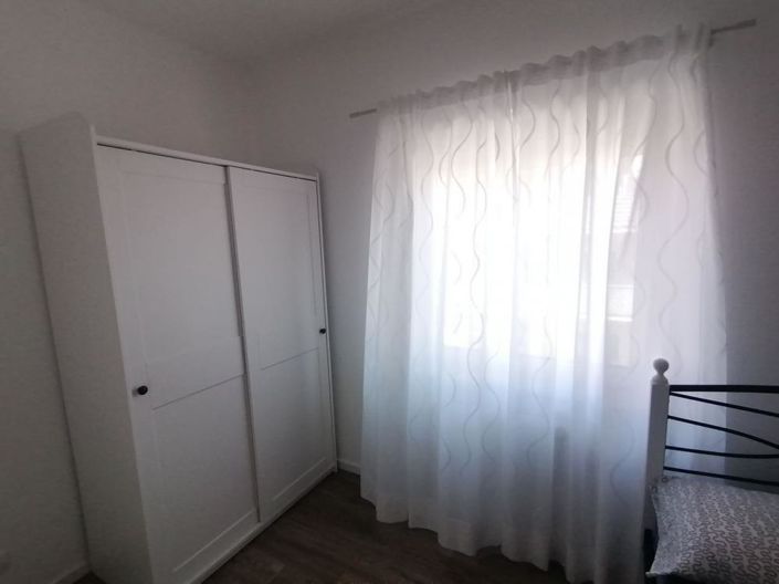 Image No.5-8 Bed Property for sale