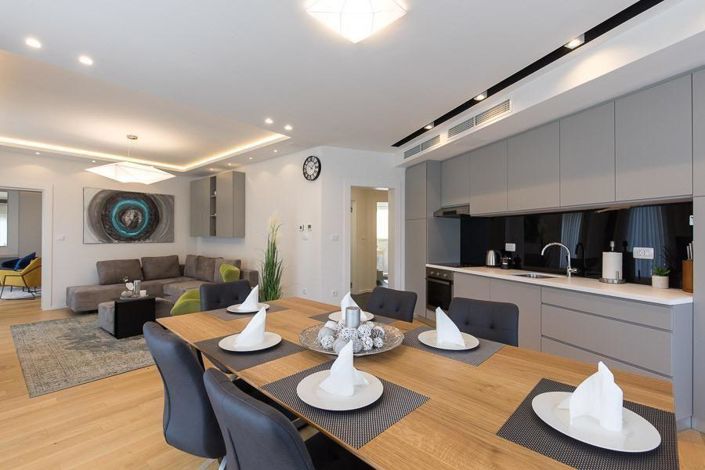 Image No.14-9 Bed Property for sale