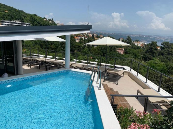 Image No.18-9 Bed Property for sale