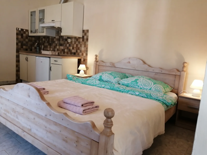 Image No.15-9 Bed Property for sale