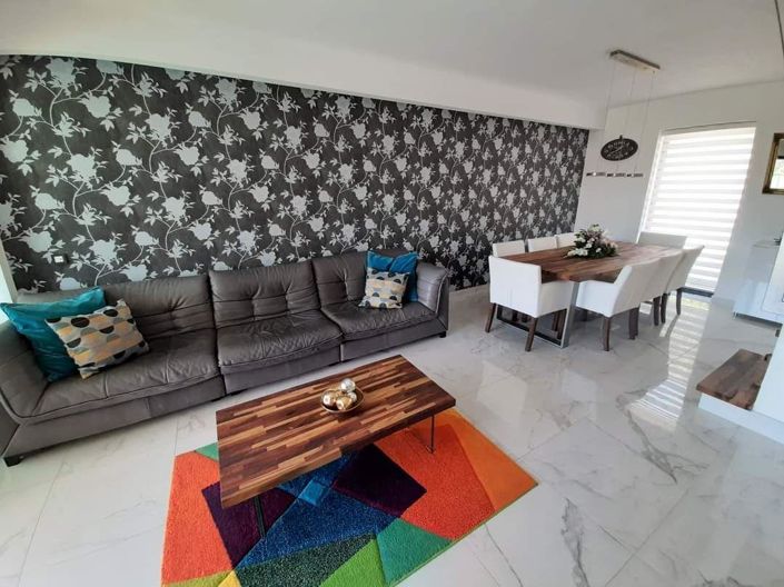 Image No.11-8 Bed Property for sale